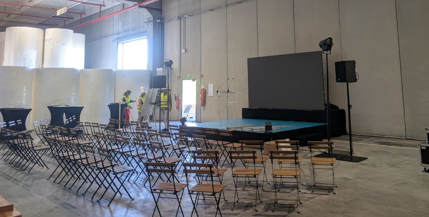 Entreprises-reunions-internes-chaise-square