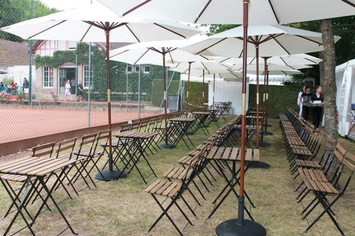 chaise-square-parasol-exotique-public