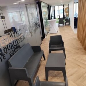 canape-lounge-inauguration-vernissage-espace-couloir