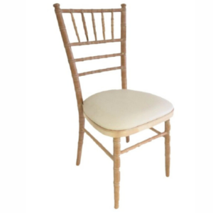 chaise-CHIAVARI-bois-clair-galette-blanche-mariage-traditionnel