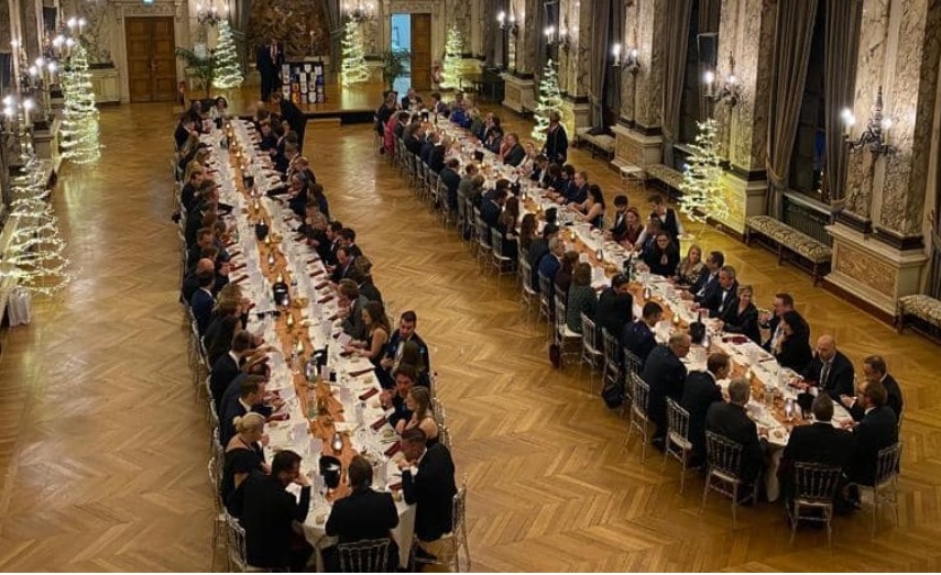 Table d'honneur ovale – Image 2